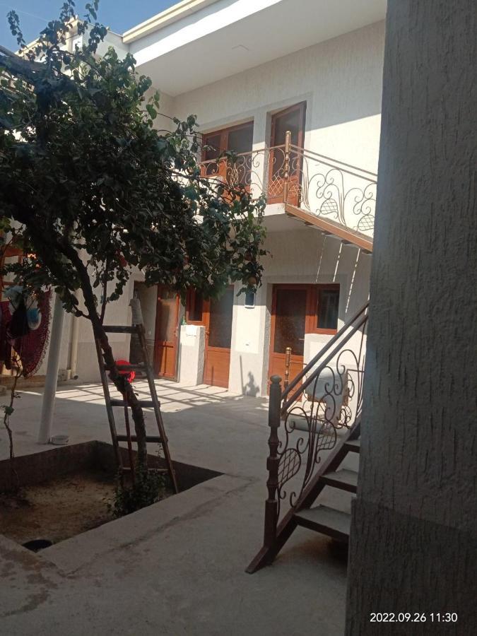 In Center Of Bukhara Family Guest House Mirg'Iyos Екстериор снимка